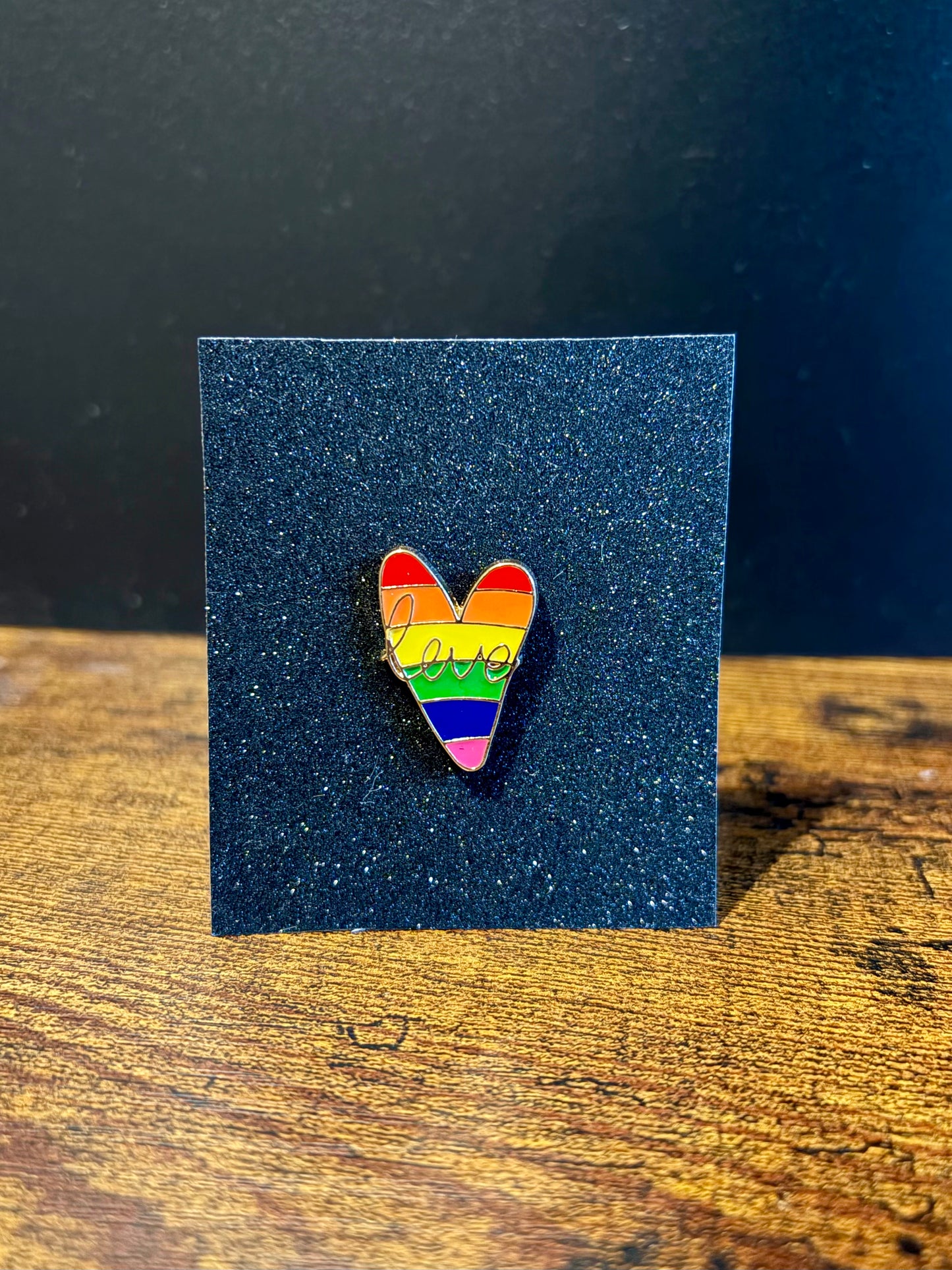 LOVE HEART PRIDE PIN BADGE