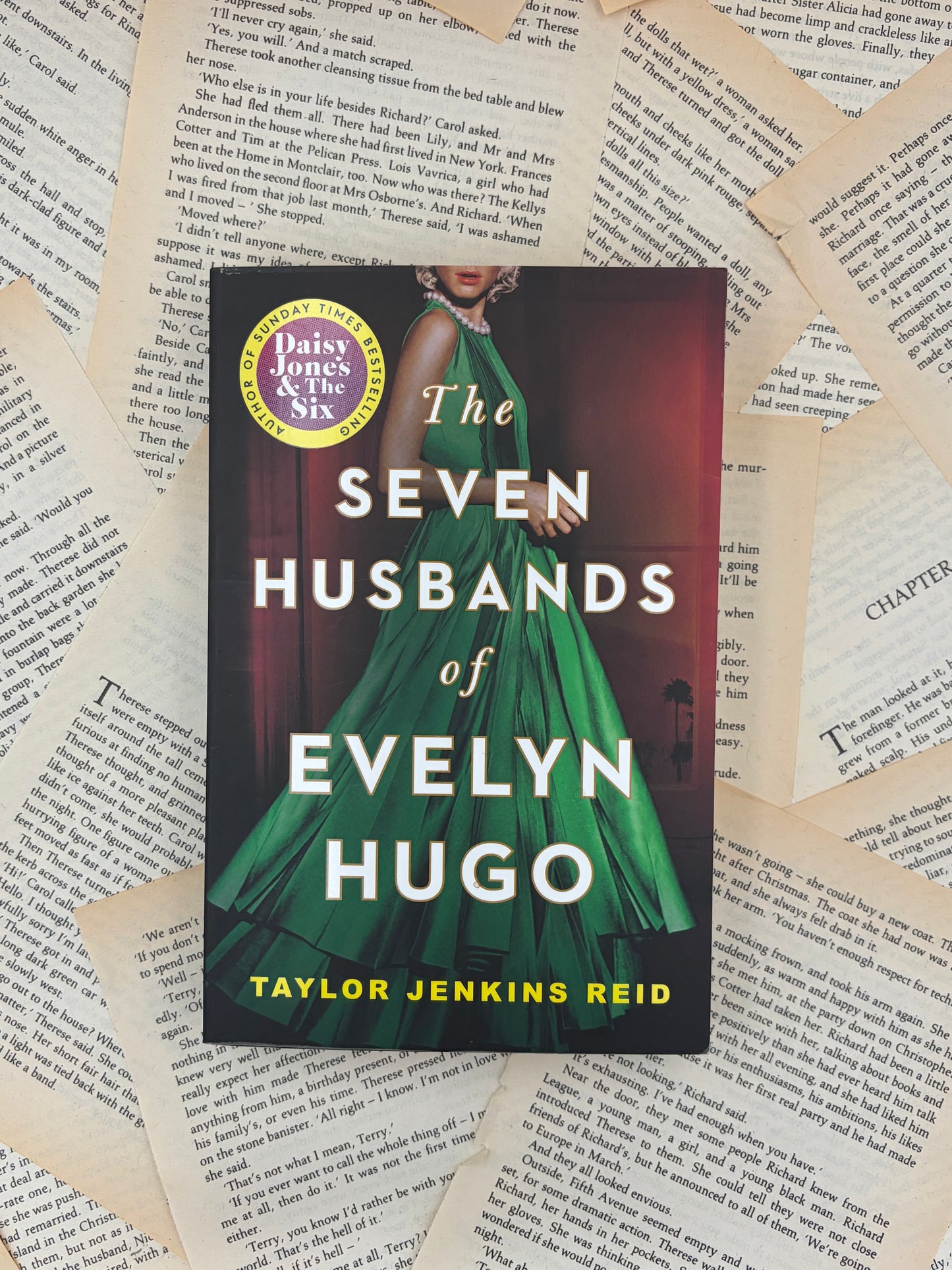THE SEVEN HUSBANDS OF EVELYN HUGO - TAYLOR JENKINS REID